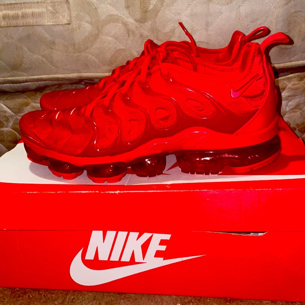 All red Nike vapormax plus